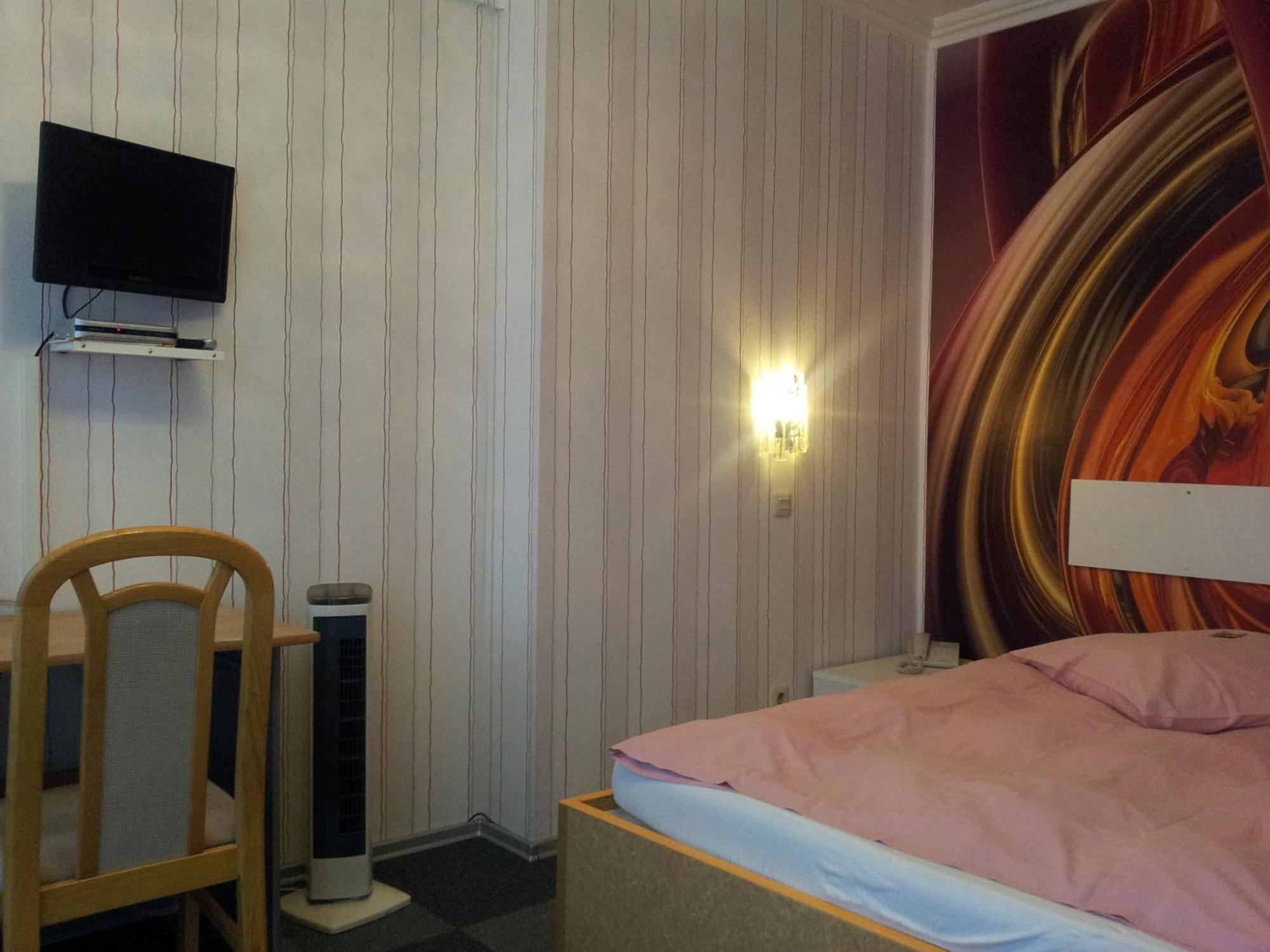 Am Hallenbad Hotel Garni Ratingen Zewnętrze zdjęcie