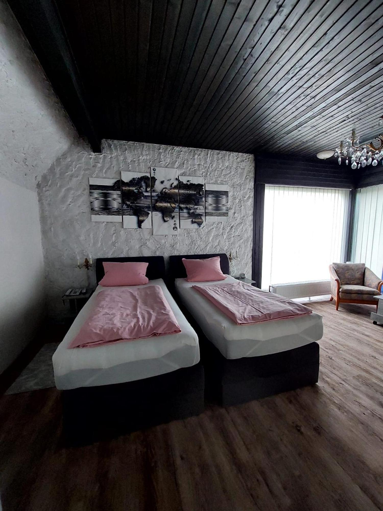 Am Hallenbad Hotel Garni Ratingen Zewnętrze zdjęcie