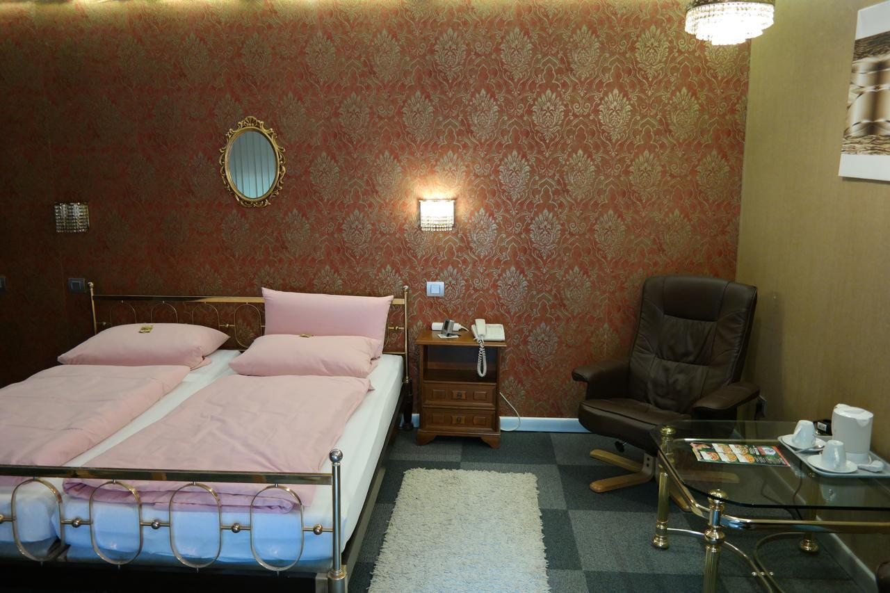 Am Hallenbad Hotel Garni Ratingen Zewnętrze zdjęcie